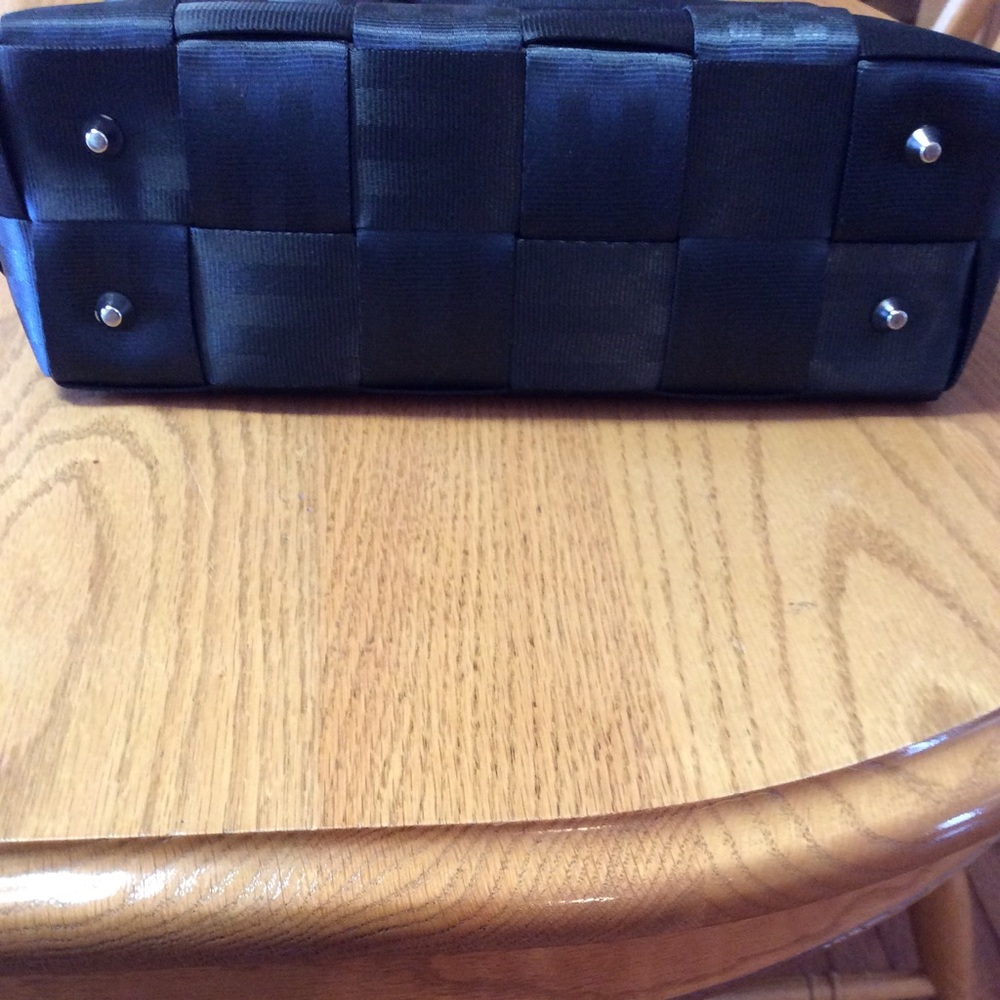 Harvey’s Seatbelt purse